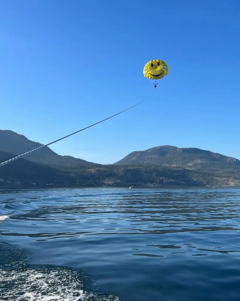 smiley parasail above lake okanagan