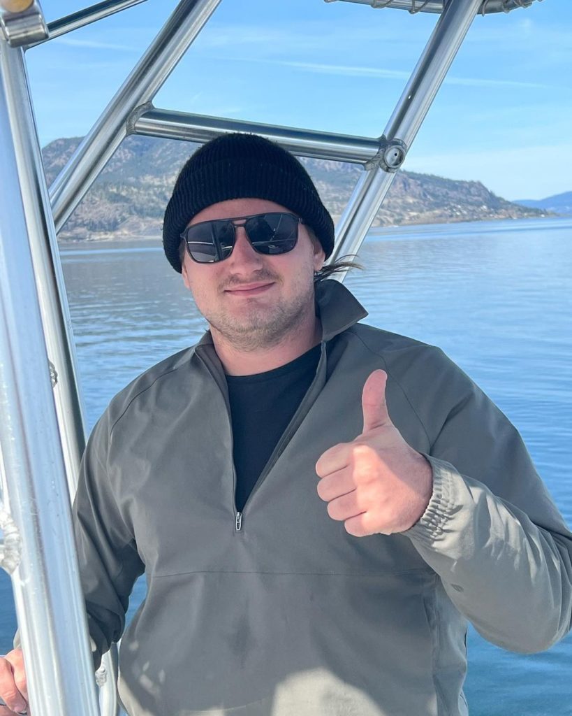 Team of Ogopogo Parasailing